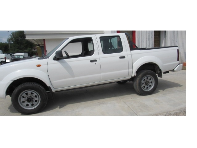NP 300 2.5 D 4 PORTE 4 X 4 CON GANCIO