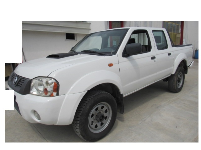 NP 300 2.5 D 4 PORTE 4 X 4 CON GANCIO