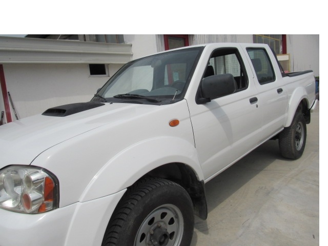NP 300 2.5 D 4 PORTE 4 X 4 CON GANCIO