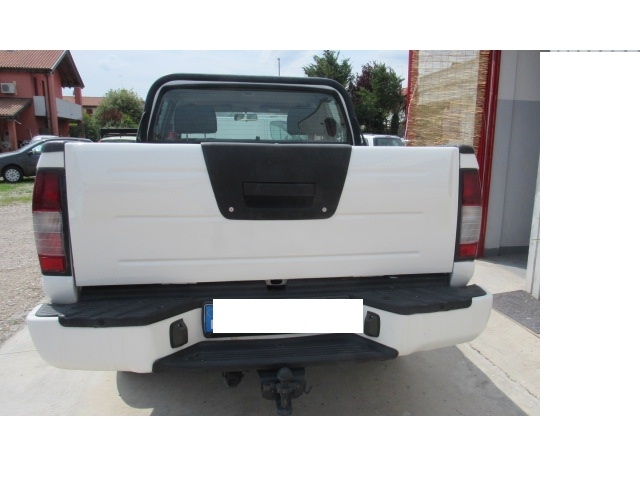 NP 300 2.5 D 4 PORTE 4 X 4 CON GANCIO